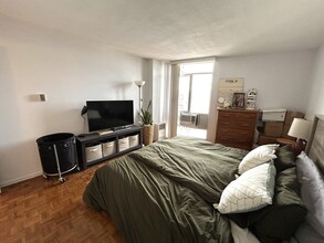 19 Winchester St, Unit 710 in Brookline, MA - Building Photo - Building Photo