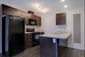 107 Watt Common SW in Edmonton, AB - Building Photo - Building Photo