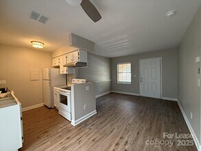 406 W 9th St in Charlotte, NC - Building Photo - Building Photo