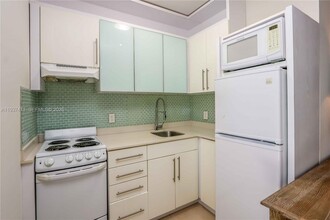 2477 SW 22nd Terrace in Miami, FL - Building Photo - Building Photo