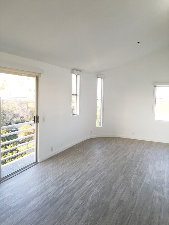 8600 Burton Way in Los Angeles, CA - Building Photo
