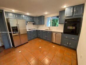 402 Majorca Ave in Coral Gables, FL - Foto de edificio - Building Photo