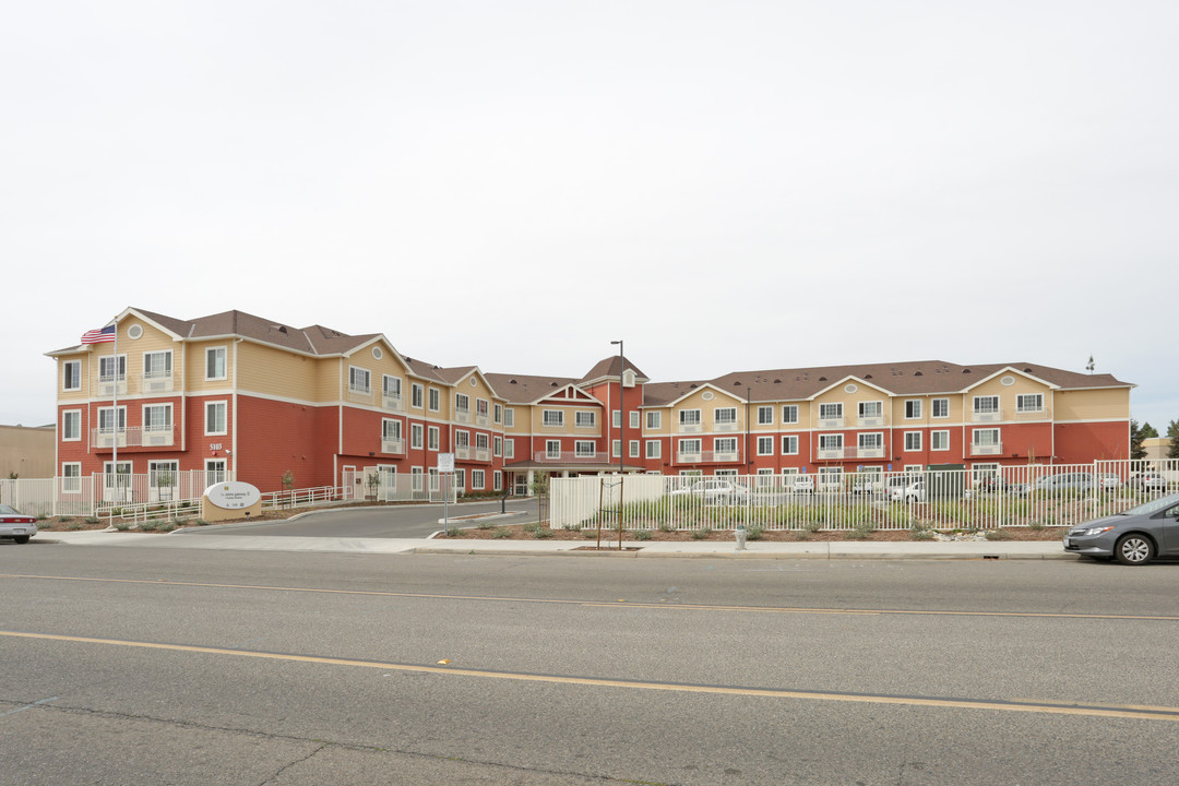 Sierra Gateway II in Fresno, CA - Building Photo