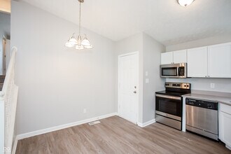 607 Woods Crossing Dr in Indianapolis, IN - Building Photo - Building Photo