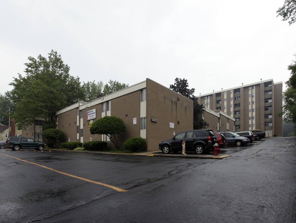 Kentway Independent Senior Living 55+ in Kent, OH - Foto de edificio