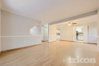 7832 Falling Leaves Ct in Ellicott City, MD - Foto de edificio - Building Photo