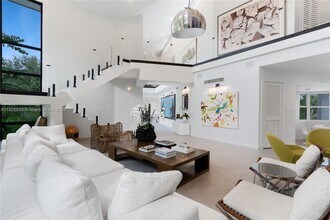 325 Campana Ave in Coral Gables, FL - Building Photo - Building Photo