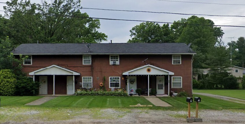 521 Hinderer Ave SW, Unit 521 in Massillon, OH - Building Photo