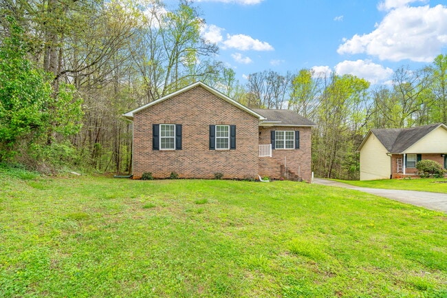 606 Liverpool Ln in Knoxville, TN - Building Photo - Building Photo