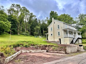 11 Golf Rd in Barnesville, PA - Building Photo - Building Photo