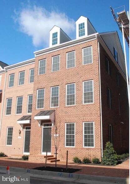 246 Cres Station Terrace SE in Leesburg, VA - Building Photo