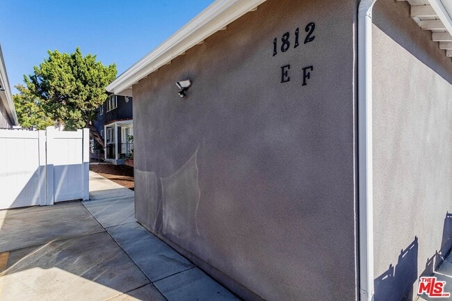 1812 W Glenoaks Blvd in Glendale, CA - Foto de edificio - Building Photo