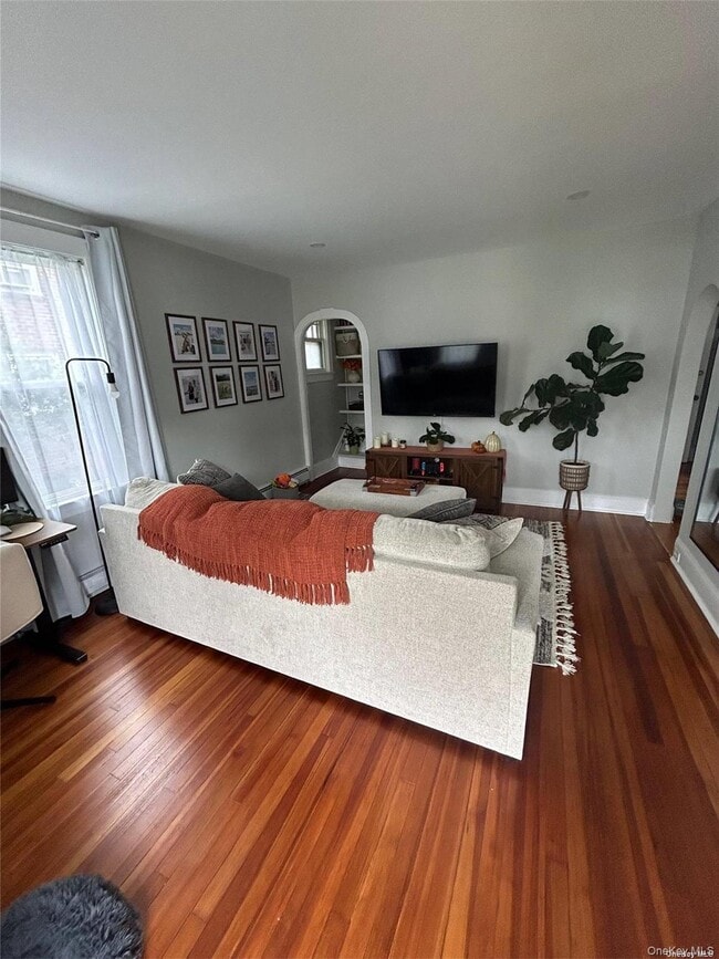 16 Benjamin St in Glen Head, NY - Building Photo - Building Photo