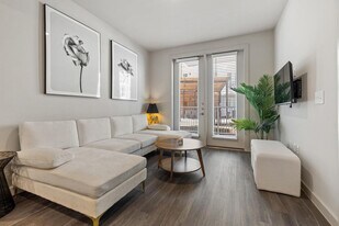 5820 1/2 Cameron Road-SI FL1-ID1364166P, Unit SI FL1-ID1364166P in Austin, TX - Building Photo