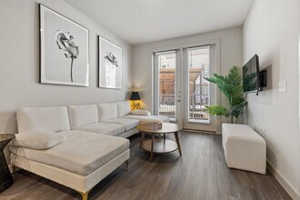 5820 1/2 Cameron Rd in Austin, TX - Building Photo - Building Photo