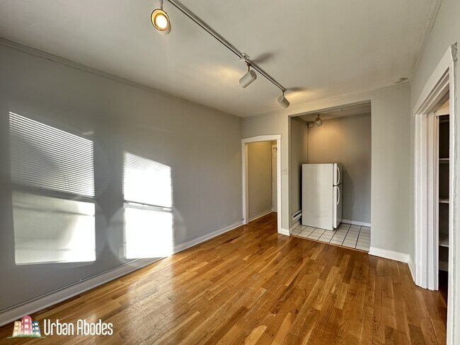 515 W Melrose St, Unit A05C in Chicago, IL - Foto de edificio - Building Photo