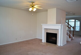 5515 Gatesprings Ln in Sugar Land, TX - Building Photo - Building Photo