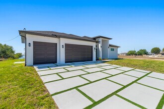 106 NE 23rd St in Cape Coral, FL - Building Photo - Building Photo