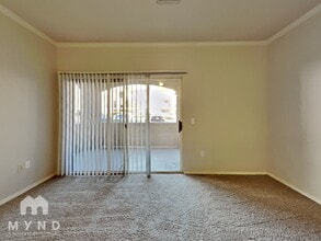 5401 E Van Buren St in Phoenix, AZ - Foto de edificio - Building Photo