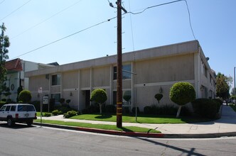 20952 Gresham St in Canoga Park, CA - Foto de edificio - Building Photo