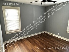 706 E Ross Ave in Cincinnati, OH - Building Photo - Building Photo