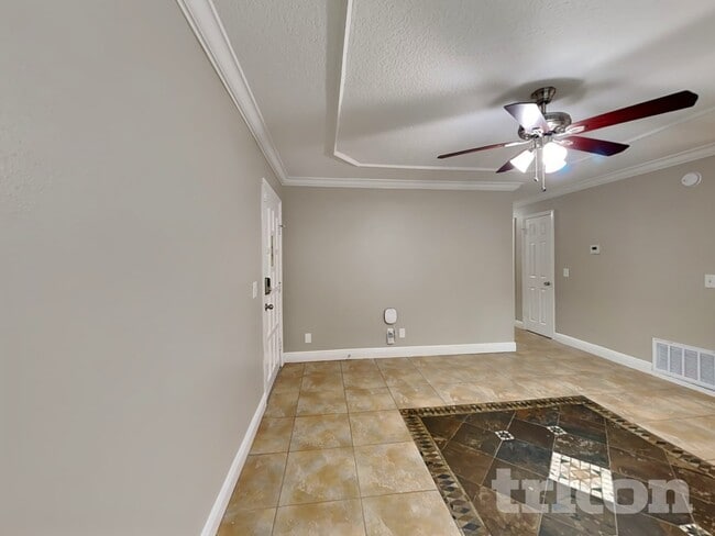 563 Robin Hill Cir in Brandon, FL - Foto de edificio - Building Photo