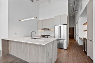 728 Waukegan Rd in Deerfield, IL - Foto de edificio - Building Photo