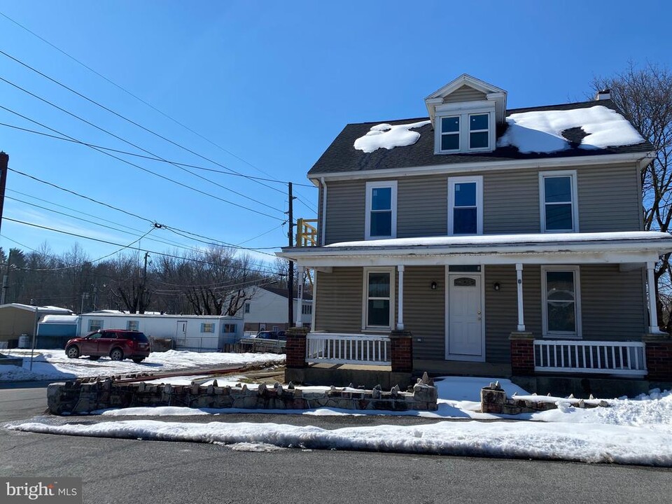 100 Middle Spring Ave in Shippensburg, PA - Building Photo