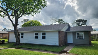 219 Leon St in Broussard, LA - Building Photo