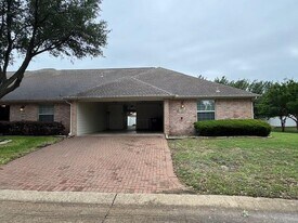 107 Cobblestone Dr E in Red Oak, TX - Building Photo