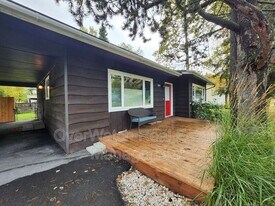 7019 Windsor Pl in Anchorage, AK - Building Photo