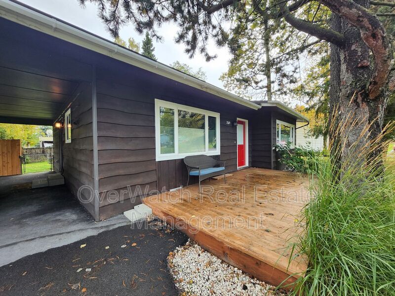 7019 Windsor Pl in Anchorage, AK - Building Photo