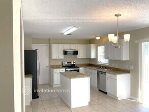 927 Halifax Dr in Kissimmee, FL - Foto de edificio - Building Photo