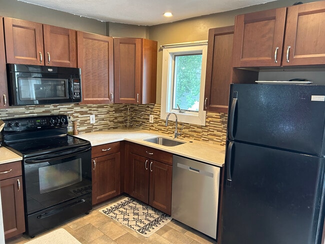 50 Russell St in Medford, MA - Building Photo - Building Photo