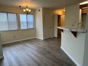 3404 Black Eagle Dr in Antelope, CA - Foto de edificio - Building Photo