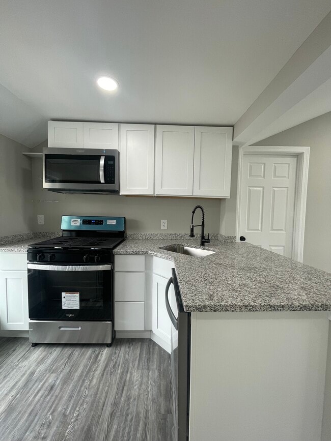 154 Earle St, Unit 3 in Central Falls, RI - Building Photo - Building Photo