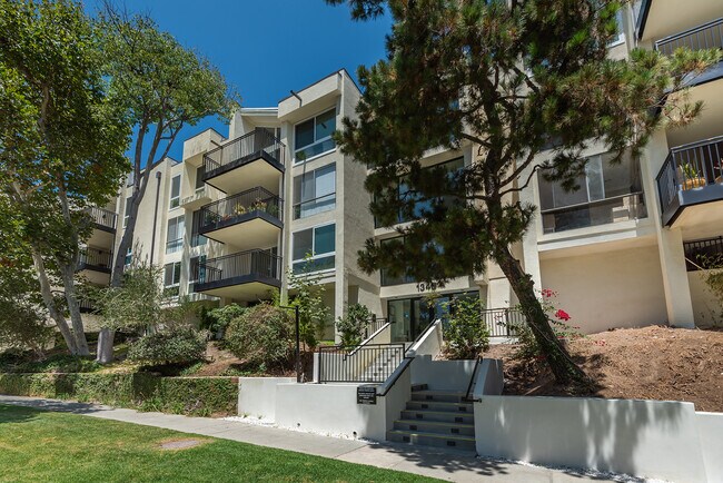 1340 S Beverly Glen Blvd in Los Angeles, CA - Building Photo - Building Photo