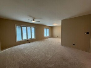 810 W Lakeside Plaza in Hoffman Estates, IL - Building Photo - Building Photo