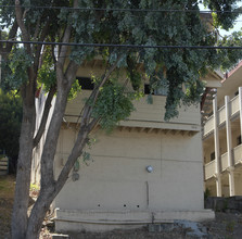 1912 16th Ave in Oakland, CA - Foto de edificio - Building Photo