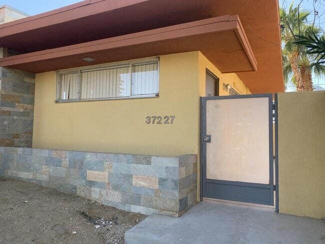 37227 Melrose Dr in Cathedral City, CA - Building Photo - Building Photo