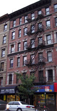 Avenue B East Village in New York, NY - Foto de edificio - Building Photo