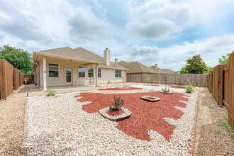 11512 Shadow Creek Dr in Manor, TX - Building Photo - Building Photo
