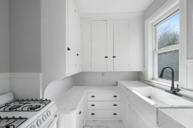 132-134 Trenton Steet, Unit Unit 1 in Pawtucket, RI - Foto de edificio - Building Photo