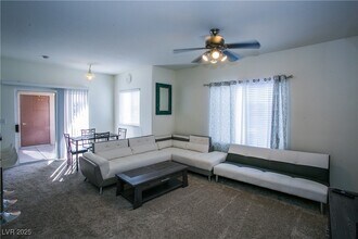 4655 Gold Dust Ave, Unit 206 in Las Vegas, NV - Building Photo - Building Photo