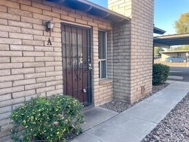6610 S Lakeshore Dr in Tempe, AZ - Building Photo