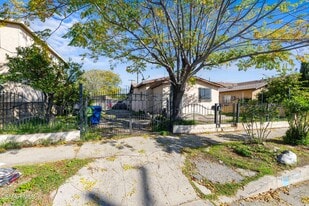 11018 Sutter Ave in Los Angeles, CA - Building Photo