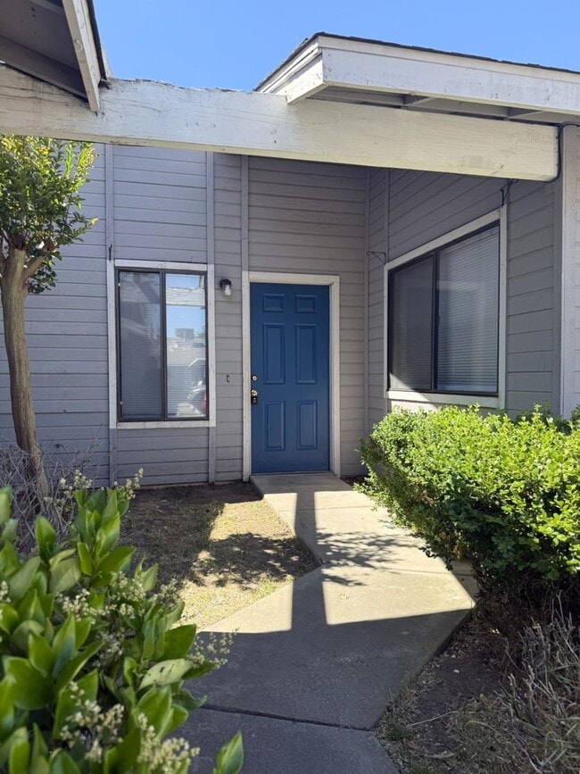 1310 Loughborough Dr in Merced, CA - Building Photo - Building Photo