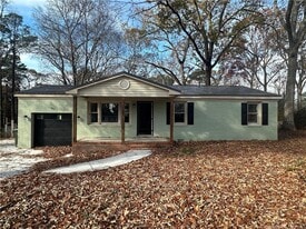 4461 Oakmont Cir in Fayetteville, NC - Building Photo