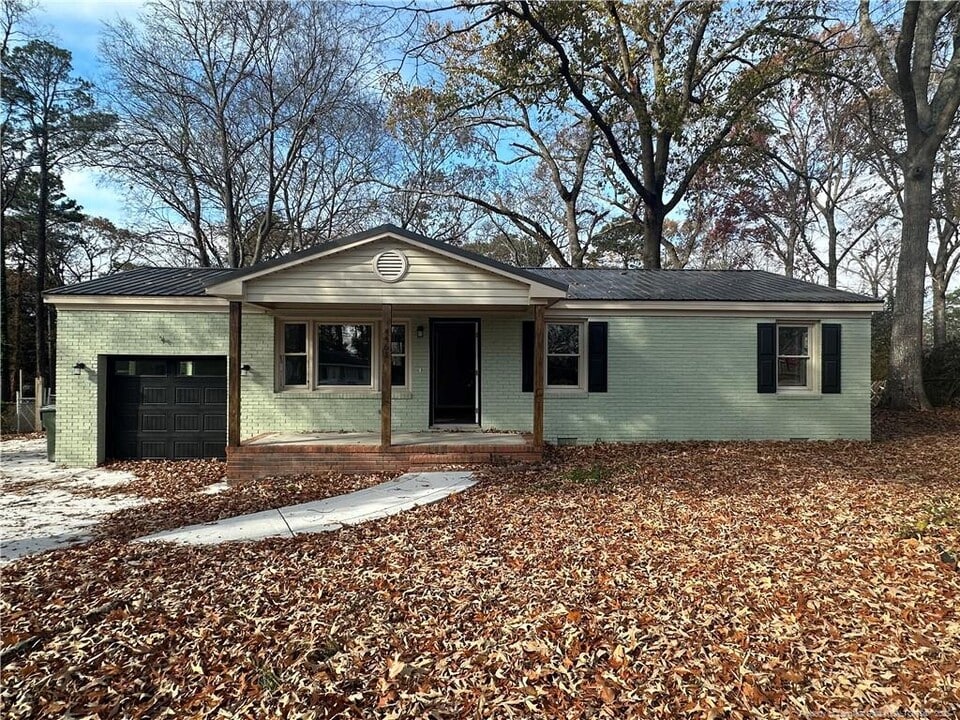 4461 Oakmont Cir in Fayetteville, NC - Building Photo