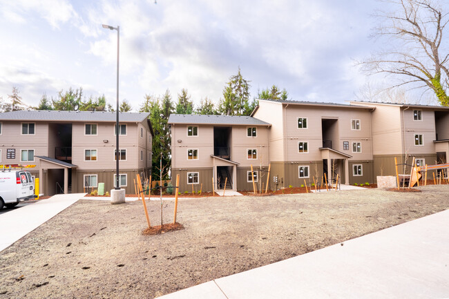 Harmona Heights Apartments in Salem, OR - Foto de edificio - Building Photo